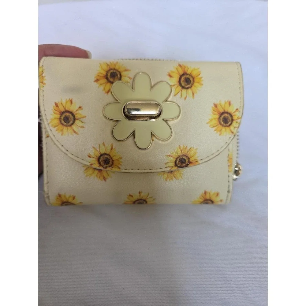 Tri-Fold Sunflower Print Wallet w/ Zip Around Back SUPER CUTE Turnlock